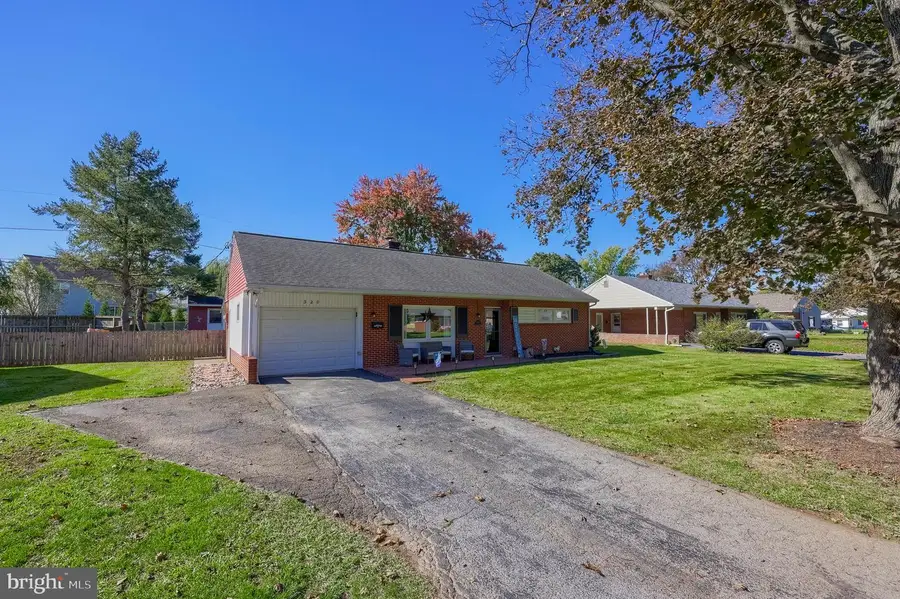 320 Lynn Ave, Landisville, PA 17538 - #2