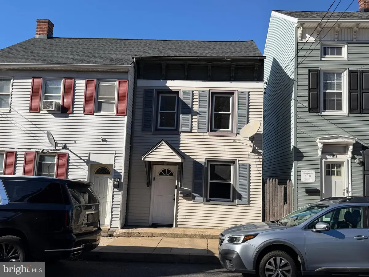411 Union St, Columbia, PA 17512 - #1