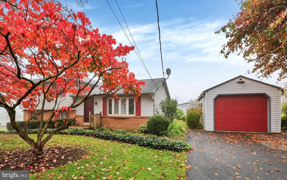 3270 Horizon Dr, Lancaster, PA 17601 - #1