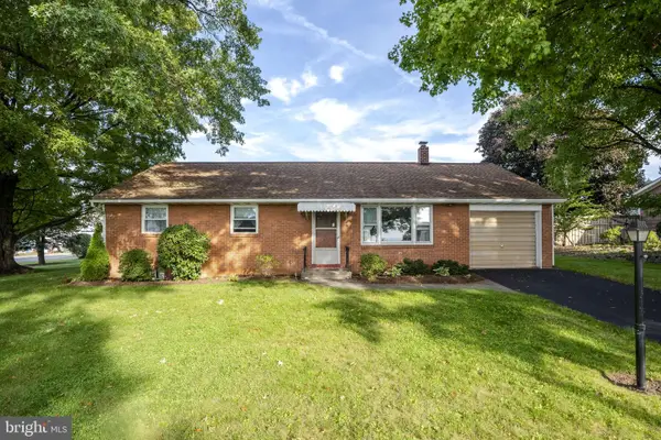 389 W Lexington Rd, LITITZ, PA 17543