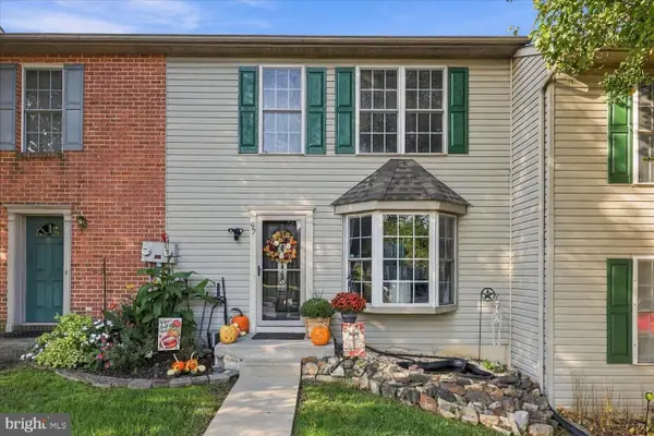 97 Battens Cir, LEOLA, PA 17540