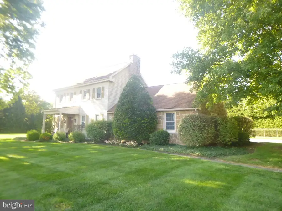 313 E Penn Grant Rd, Willow Street, PA 17584 - #2