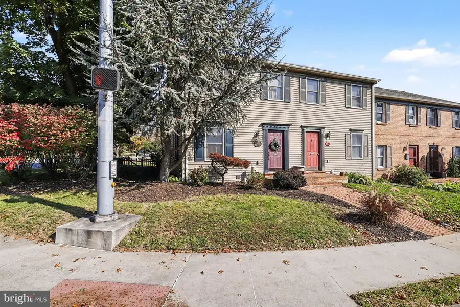 425 N Market St, Elizabethtown, PA 17022 - #3
