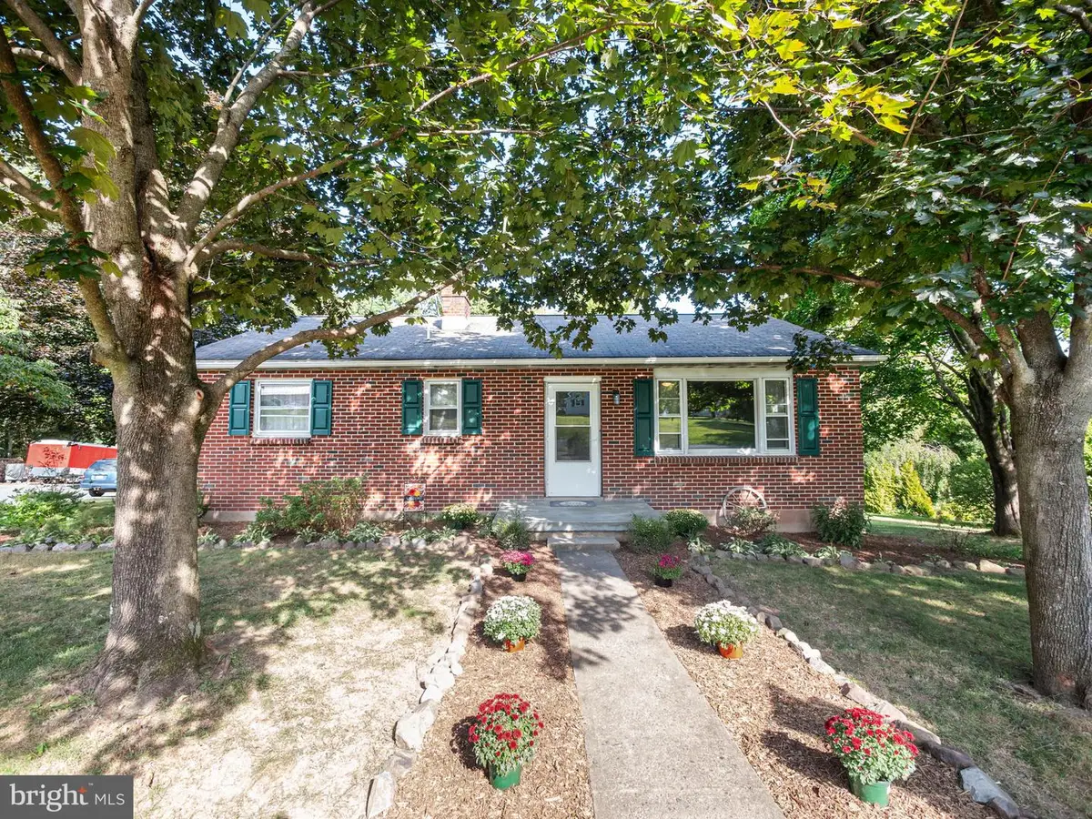 2349 Edna Ave, Coopersburg, PA 18036 - Image #1