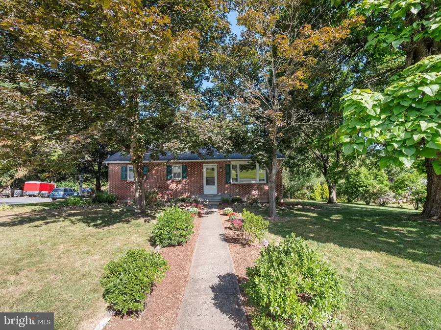 2349 Edna Ave, Coopersburg, PA 18036 - Image #3