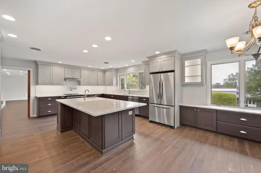 871 Robin Hood Dr, Allentown, PA 18103 - Image #3