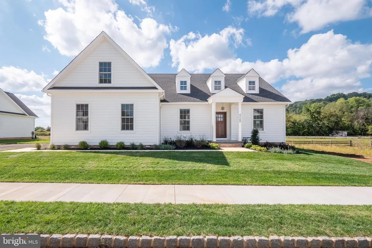 4268 Stonebridge Dr, Bethlehem, PA 18015 - Image #1