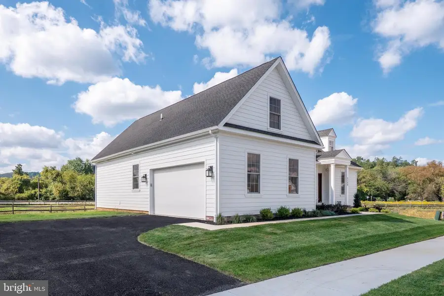 4268 Stonebridge Dr, Bethlehem, PA 18015 - Image #2