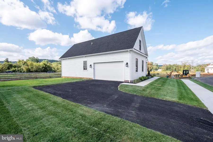 4268 Stonebridge Dr, Bethlehem, PA 18015 - Image #3