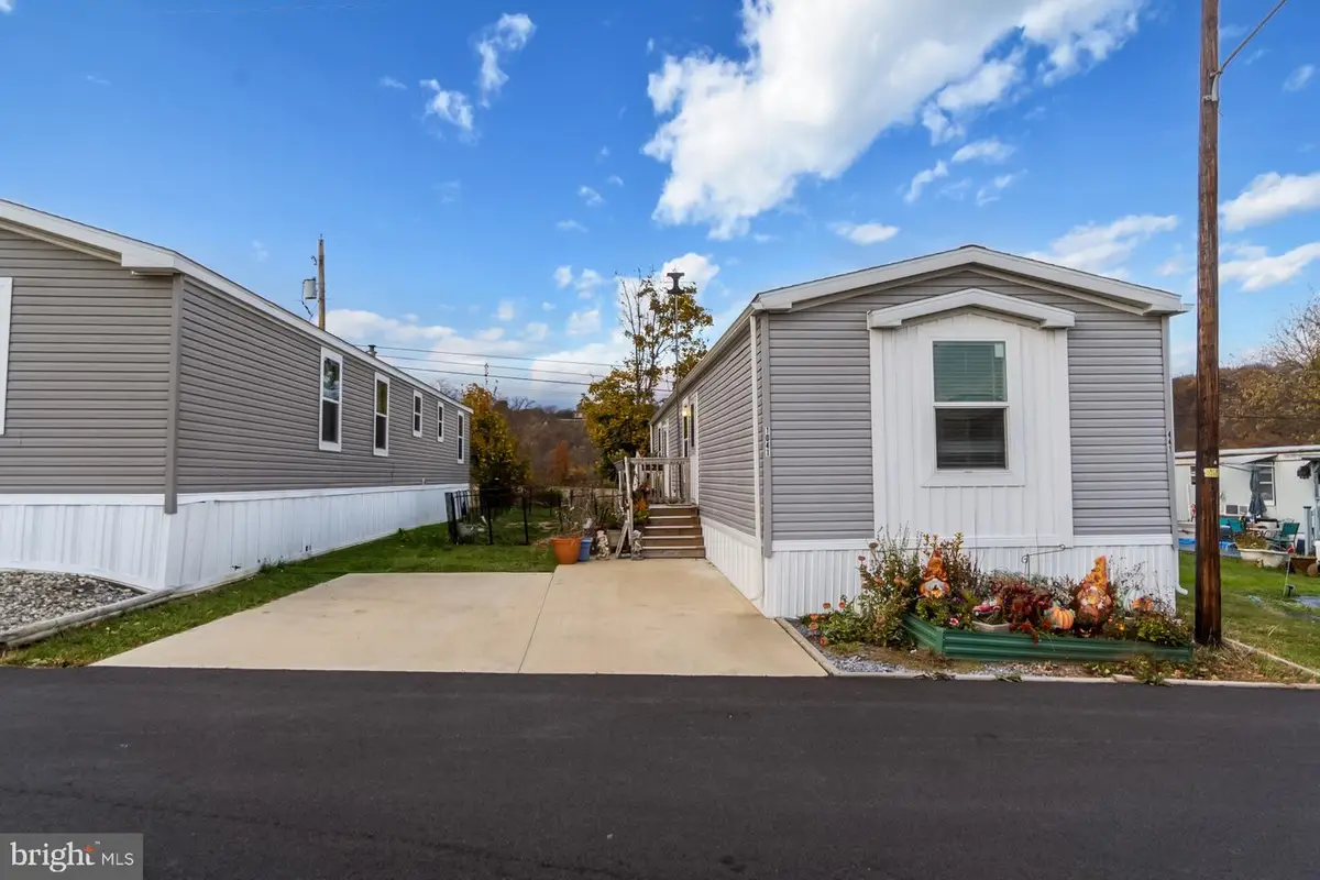 1041 Dogwood St, Laurys Station, PA 18059 - Image #1
