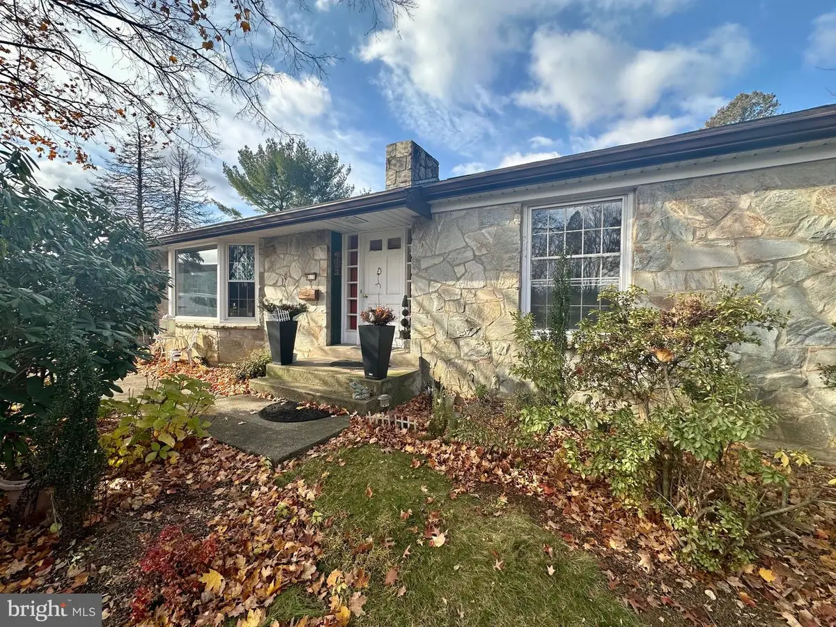 4125 Knauss Cir, Allentown, PA 18104 - Image #1