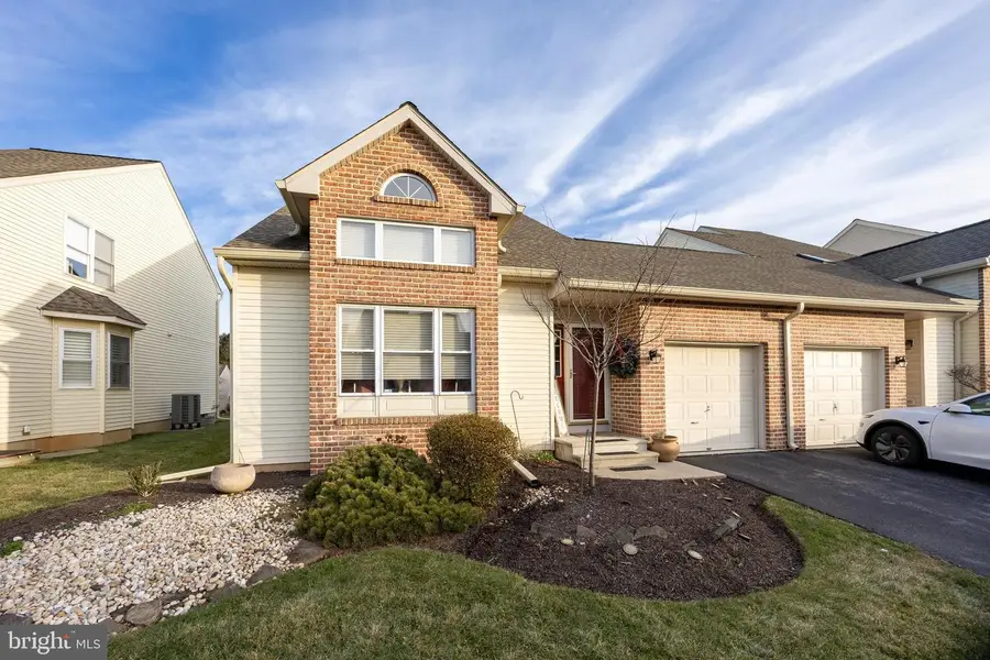 319 Surrey Pl, Macungie, PA 18062 - Image #2