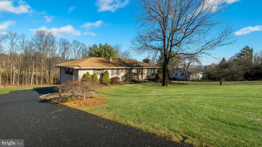 6129 Beverly Hills Rd, Coopersburg, PA 18036 - #2