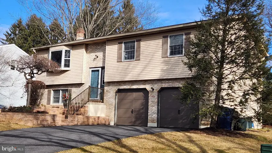 1989 Pierce Dr, South Whitehall Township, PA 18052 - Image #2