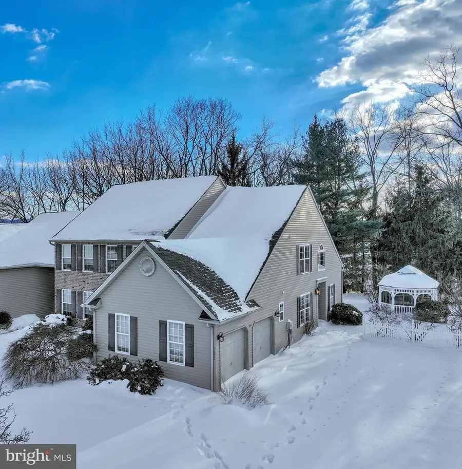 2073 Rolling Meadow Dr, Macungie, PA 18062 - Image #2