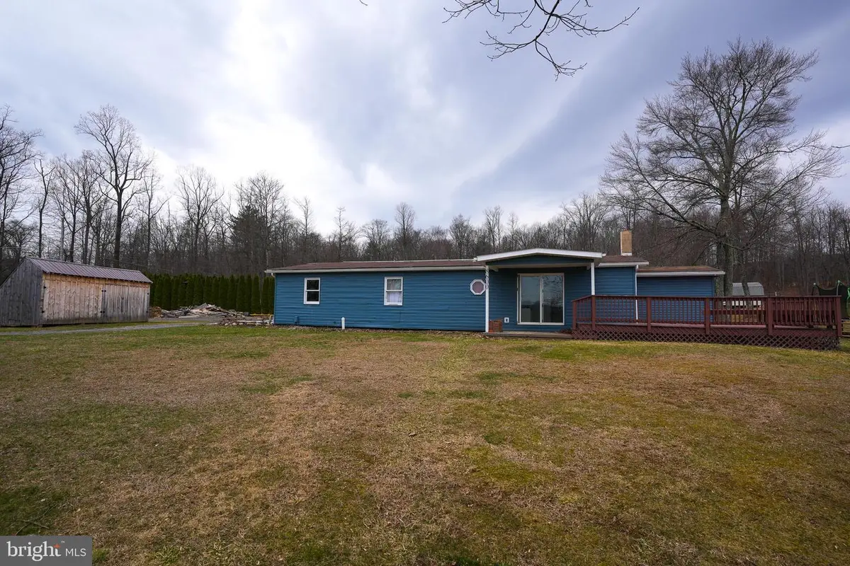 8600 Delong Dr, Slatington, PA 18080 - #1