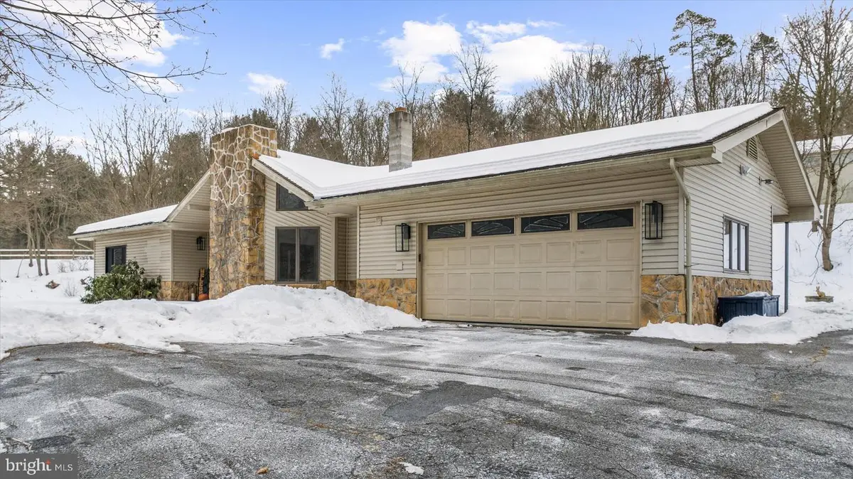 7112 Country Spring Rd, New Tripoli, PA 18066 - #1