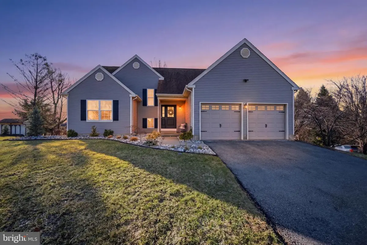 3220 Carbon St, Whitehall, PA 18052 - #1