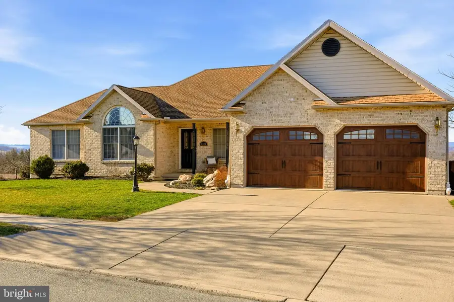 5529 Summit St, Whitehall, PA 18052 - #2