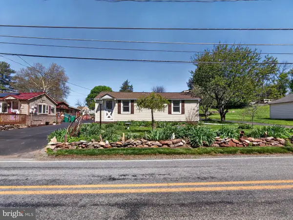 8275 Mertztown Rd, ALBURTIS, PA 18011