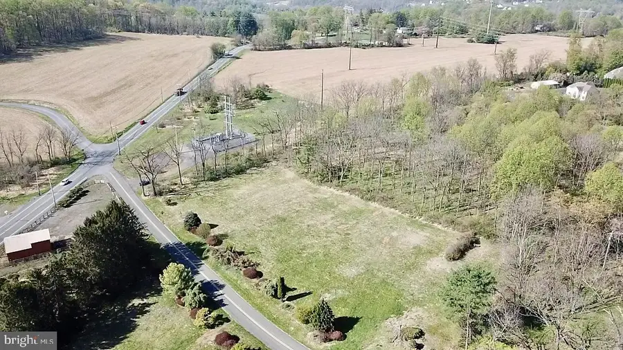 6302 Batman Rd, Zionsville, PA 18092 - #3