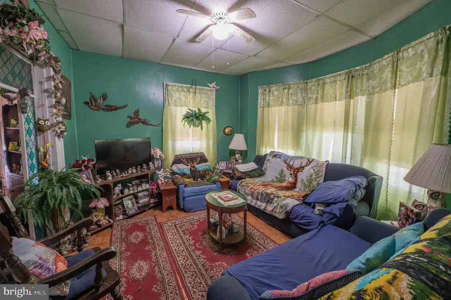 37 N 4th St, Emmaus, PA 18049 - #3