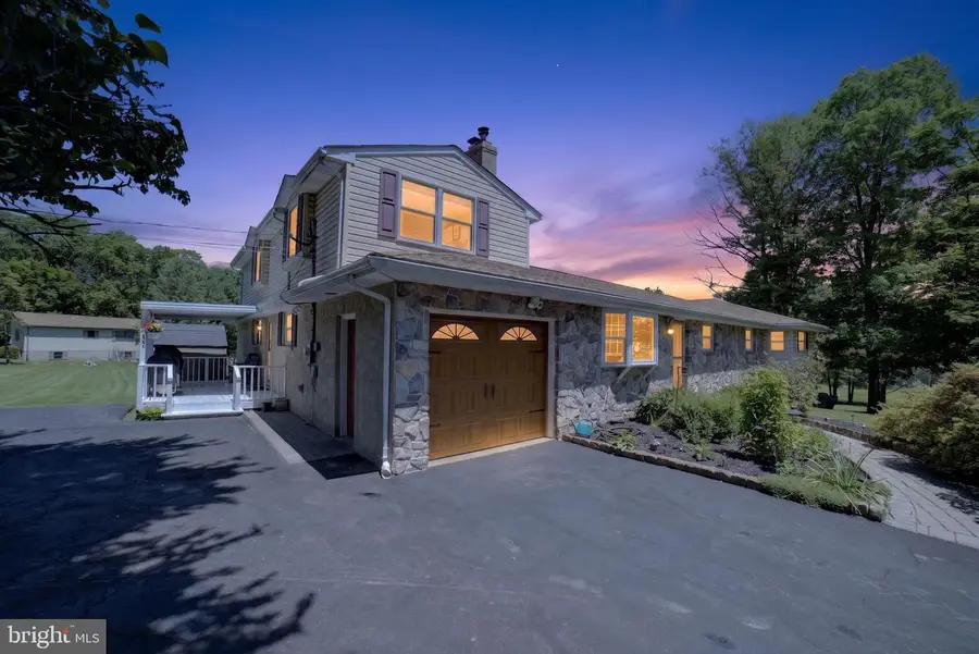1433 Flint Hill Rd, Coopersburg, PA 18036 - #2