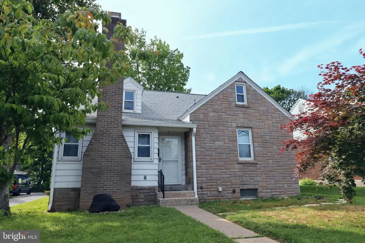 172 Harrison St, Emmaus, PA 18049 - #1
