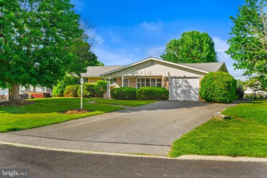 4835 Aberdene St, Center Valley, PA 18034 - #2