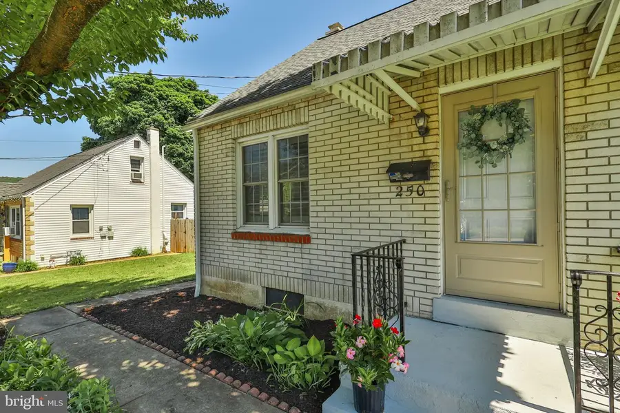 250 Adrain St, Emmaus, PA 18049 - #2
