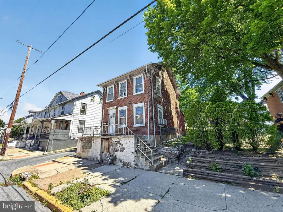 751 Front St, Catasauqua, PA 18032 - #2