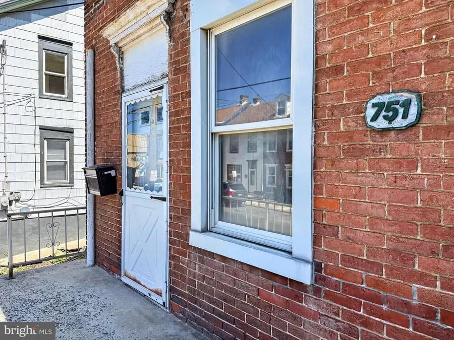 751 Front St, Catasauqua, PA 18032 - #3