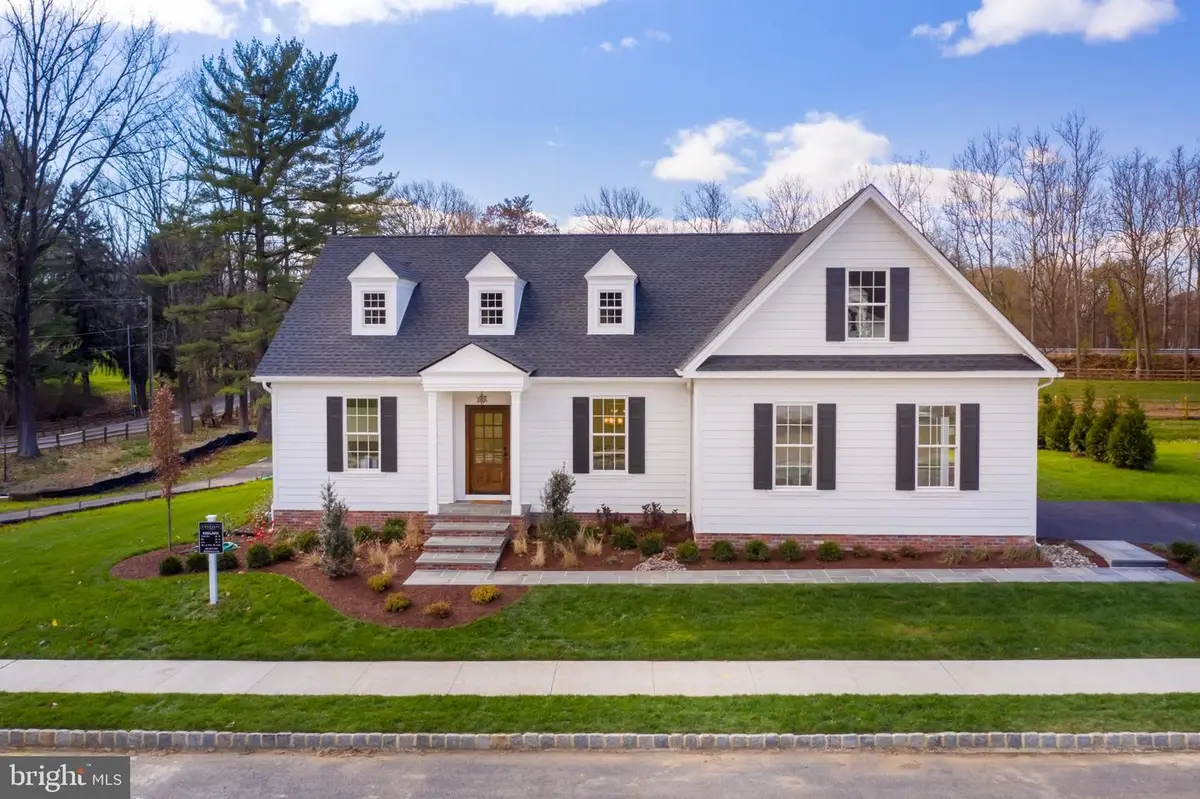 4630 Old Saucon Rd, Bethlehem, PA 18015 - #1