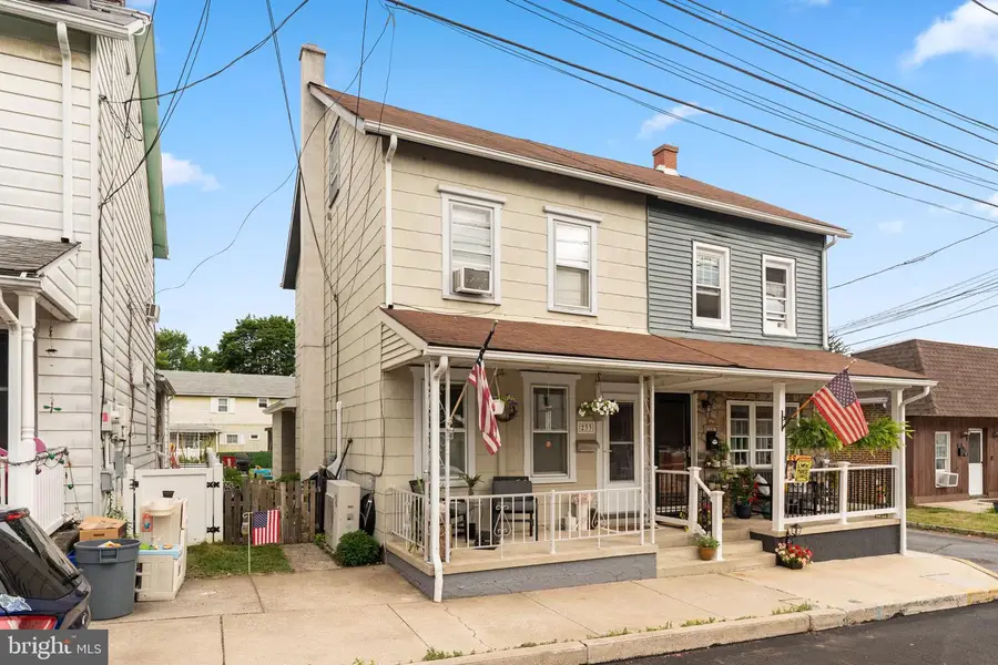 233 Adrain St, Emmaus, PA 18049 - #2