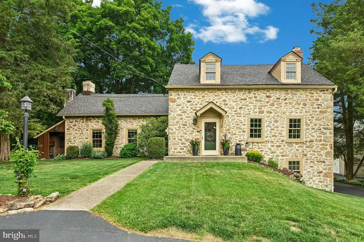 4925 Mill Rd, Emmaus, PA 18049 - #1
