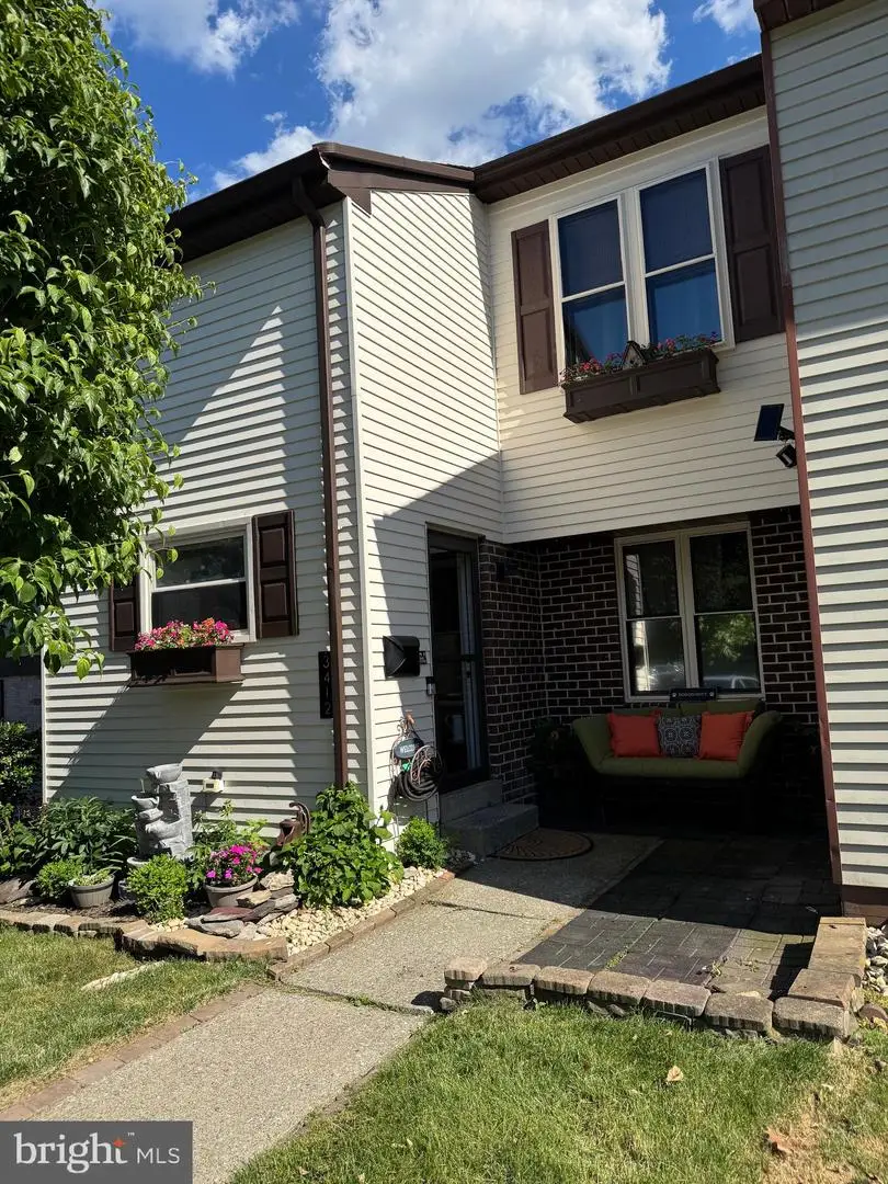 3412 Colonial Ct, Allentown, PA 18104 - #1