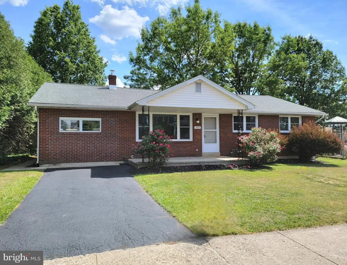 320 E Landis St, Coopersburg, PA 18036 - #1