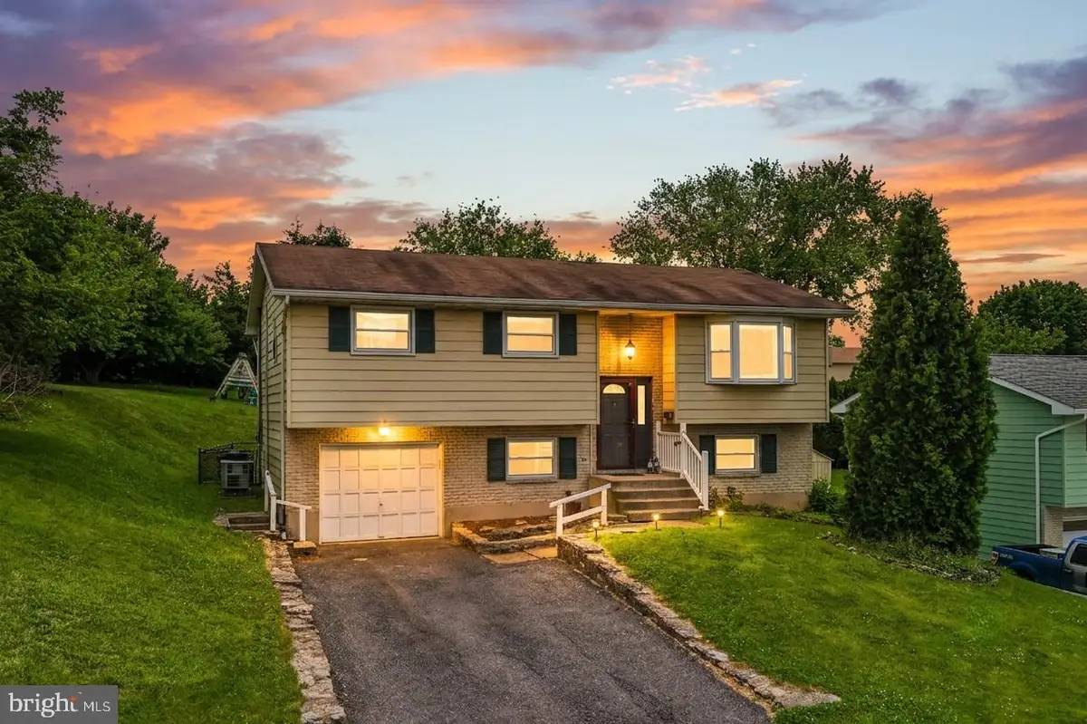 439 Bath Ave, Catasauqua, PA 18032 - #1