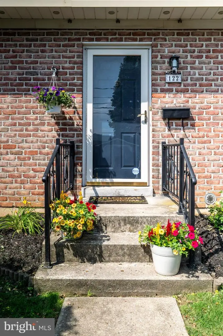 122 N 7th St, Emmaus, PA 18049 - #2