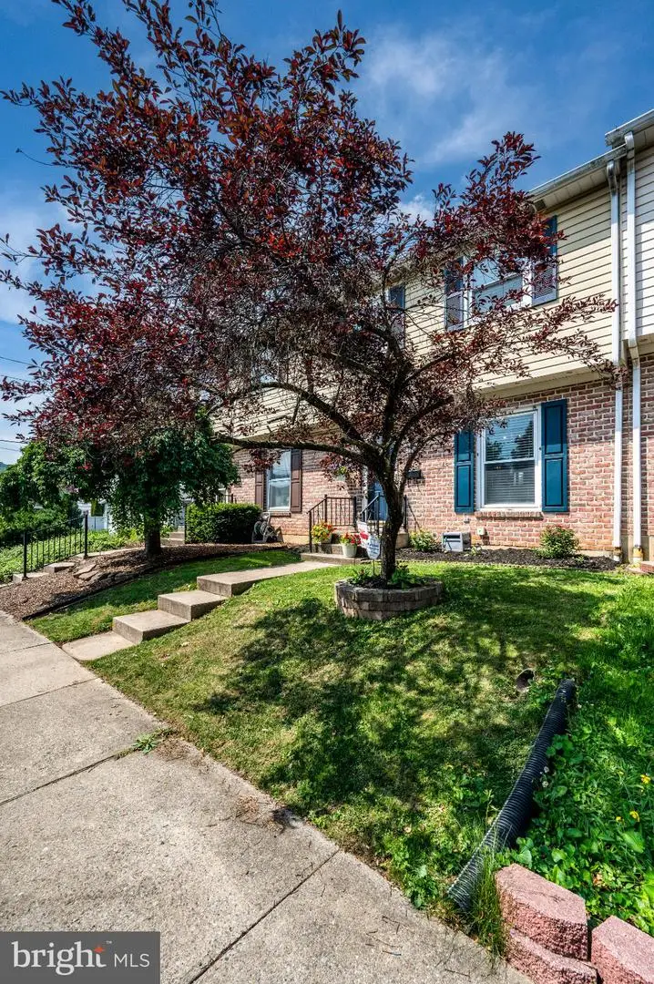 122 N 7th St, Emmaus, PA 18049 - #3