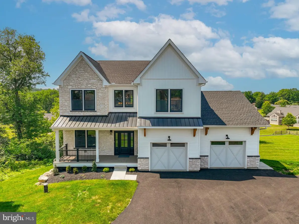 4740 Hillcrest Ln, Whitehall, PA 18052 - #1