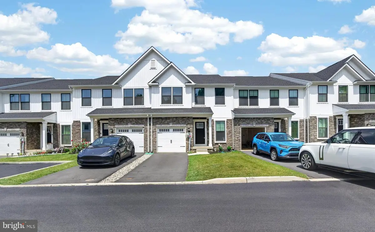 1047 Watson Ct, Fogelsville, PA 18051 - #1