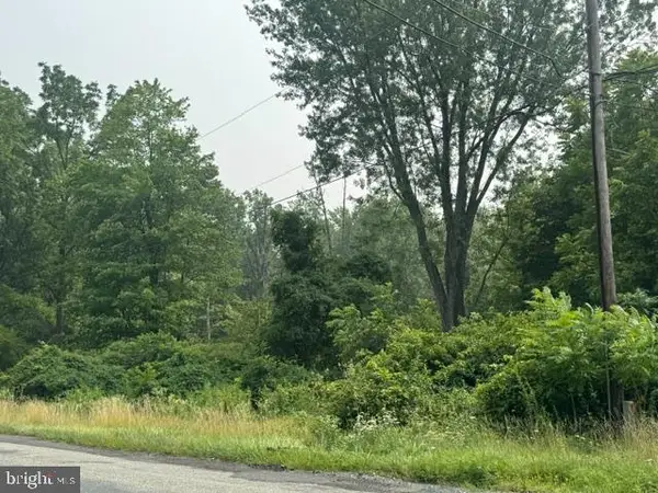 8120 Grant Rd, COOPERSBURG, PA 18036