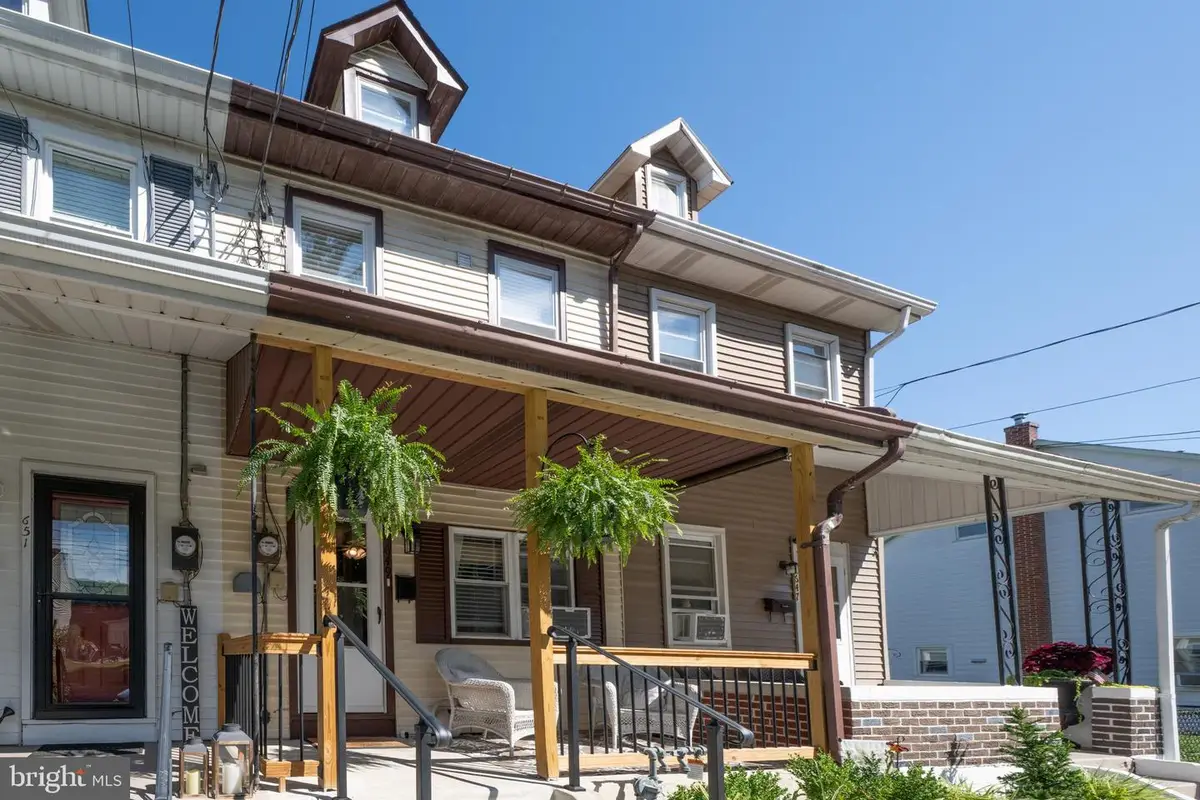 649 Furnace St, Emmaus, PA 18049 - #1