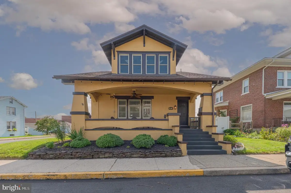 302 N 5th St, Emmaus, PA 18049 - #1
