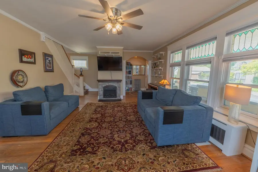 302 N 5th St, Emmaus, PA 18049 - #2