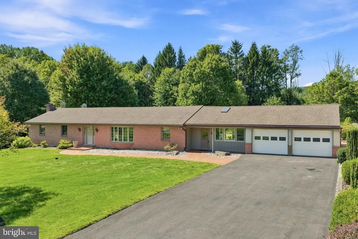 6771 Tollgate Rd, Zionsville, PA 18092 - #1