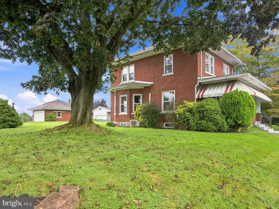 404 N 3rd St, Emmaus, PA 18049 - #2