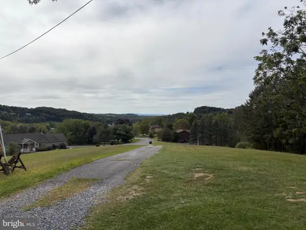 6642 Leah Dr, SLATINGTON, PA 18080