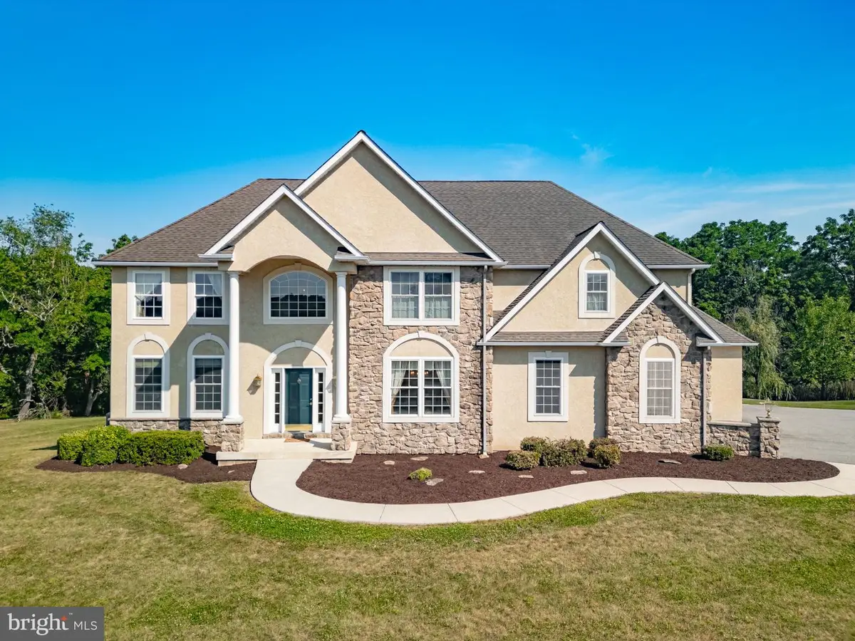 3940 Whitetail Ct, Schnecksville, PA 18078 - #1